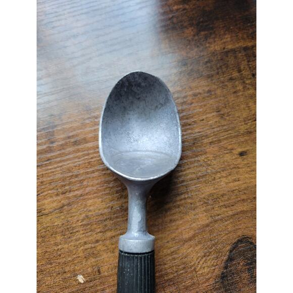 Vintage Aluminum Metal Ice Cream Scoop w/Black Plastic Handle - Picture 2 of 7